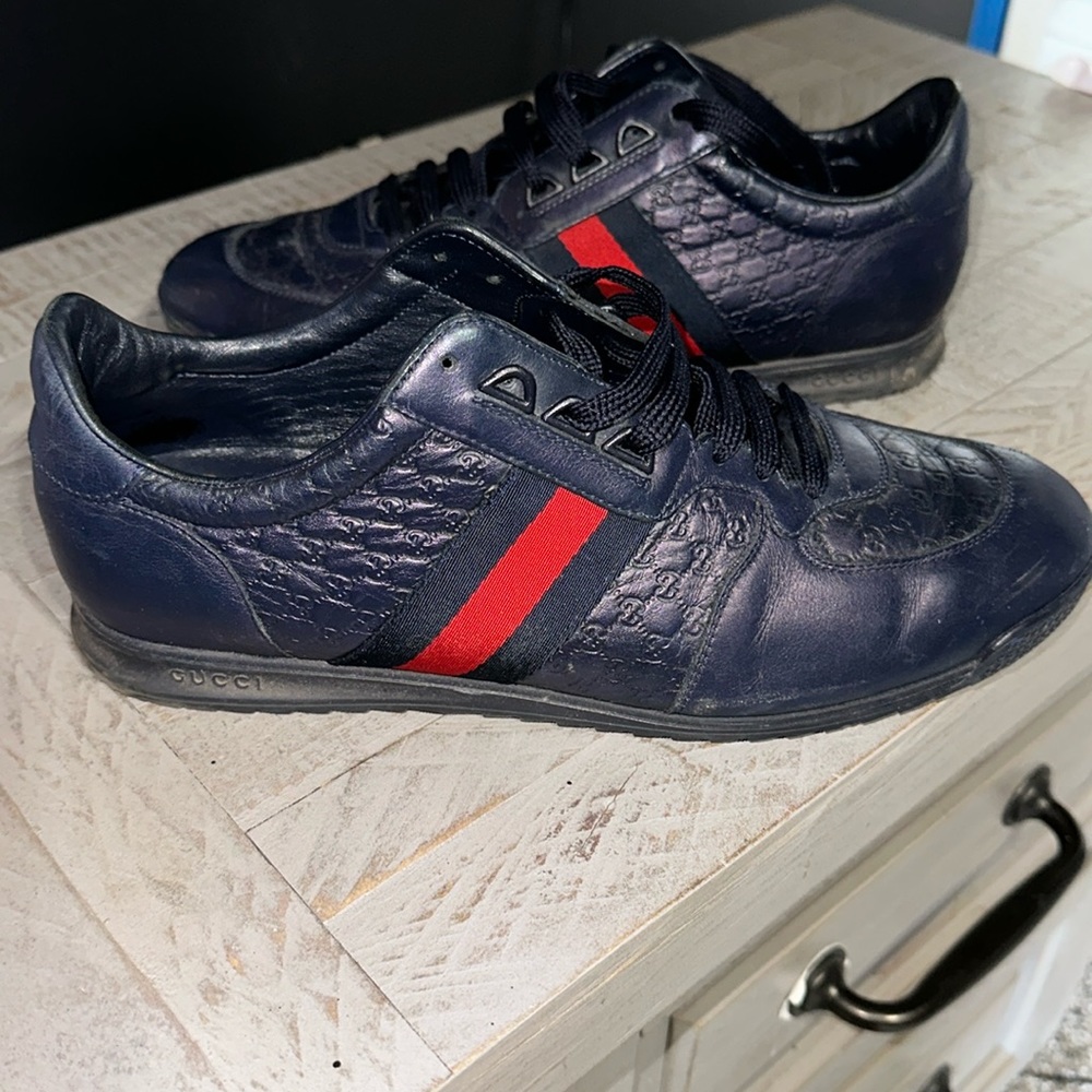 Men’s navy Gucci sneaker
